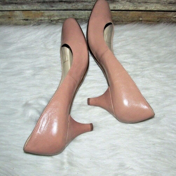 naturalizer beige heels
